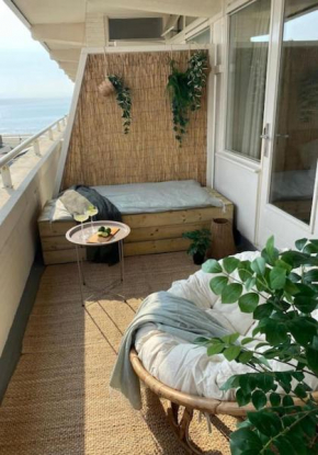 Cozy beachfront apartment central in town